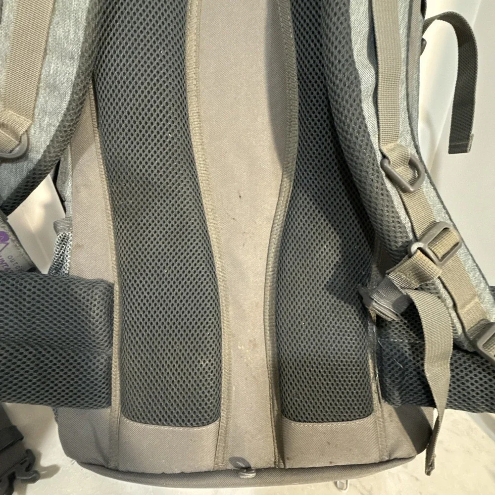 Hiking Backpack 40L Mountaintop Outdoor Adventure Traveling Gray  w Rain Cover